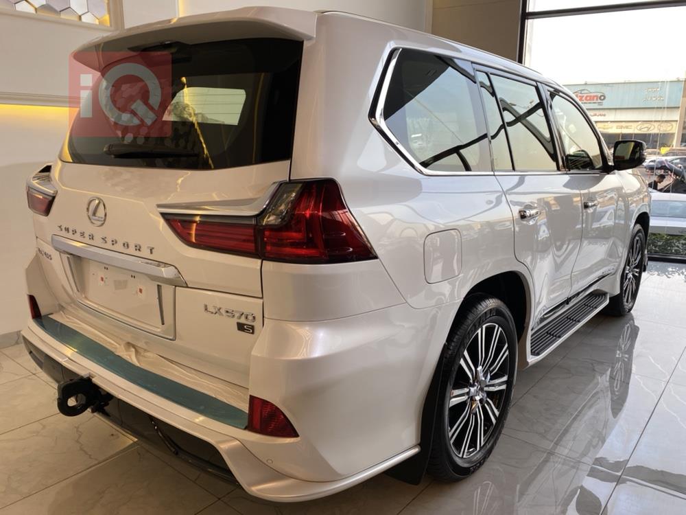 Lexus LX